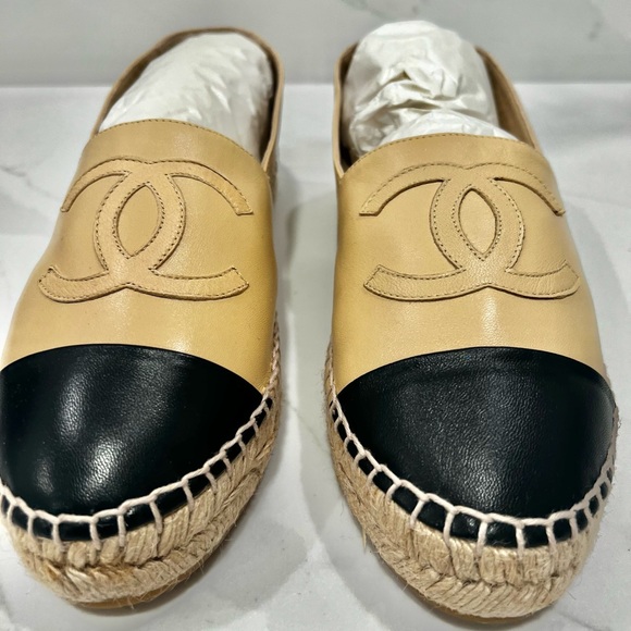 Chanel - Black & Beige Logo Espadrilles- Out of Stock - Never worn - Picture 7 of 9
